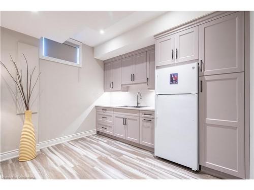 36 Kingspoint Circle, Stoney Creek, ON - Indoor Photo Showing Kitchen