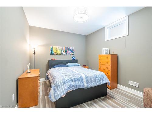 36 Kingspoint Circle, Stoney Creek, ON - Indoor Photo Showing Bedroom