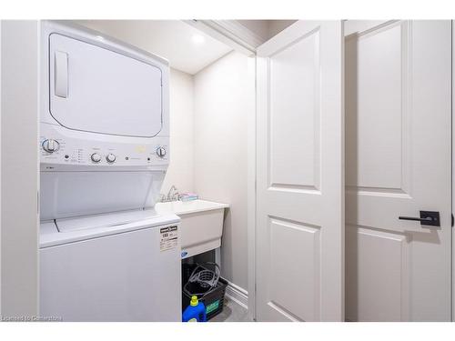 36 Kingspoint Circle, Stoney Creek, ON - Indoor Photo Showing Laundry Room