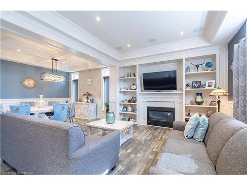 36 Kingspoint Circle, Stoney Creek, ON - Indoor Photo Showing Living Room With Fireplace