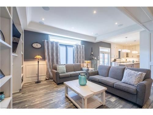 36 Kingspoint Circle, Stoney Creek, ON - Indoor Photo Showing Living Room