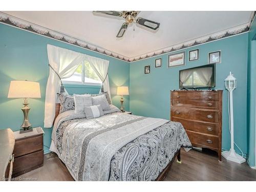 925 Highway 6 N, Flamborough, ON - Indoor Photo Showing Bedroom