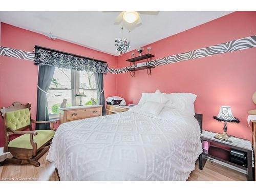 925 Highway 6 N, Flamborough, ON - Indoor Photo Showing Bedroom