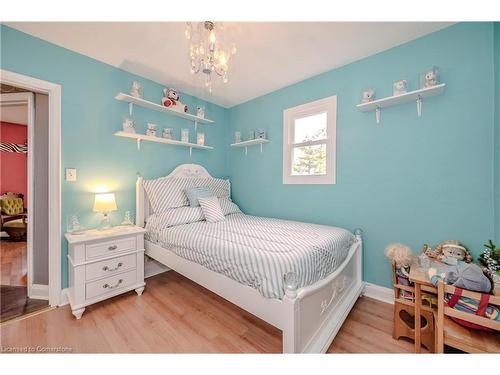 925 Highway 6 N, Flamborough, ON - Indoor Photo Showing Bedroom