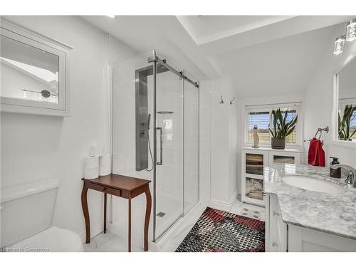 817 Lakeshore Road, Selkirk, ON - Indoor Photo Showing Bathroom