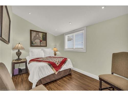 817 Lakeshore Road, Selkirk, ON - Indoor Photo Showing Bedroom