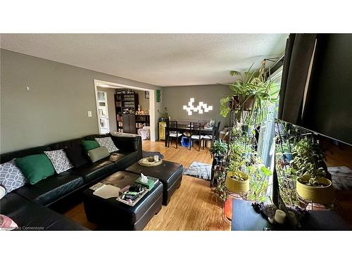 44-151 Gateshead Crescent, Stoney Creek, ON - Indoor Photo Showing Living Room