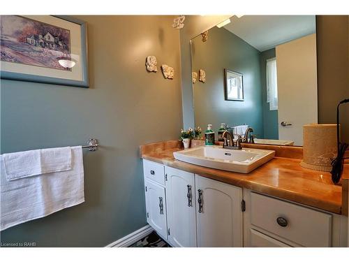 5075 Friesen Boulevard, Lincoln, ON - Indoor Photo Showing Bathroom