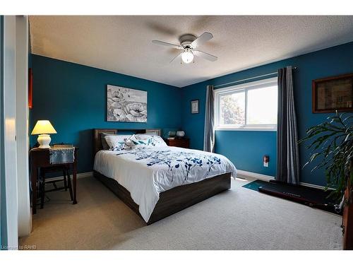 5075 Friesen Boulevard, Lincoln, ON - Indoor Photo Showing Bedroom