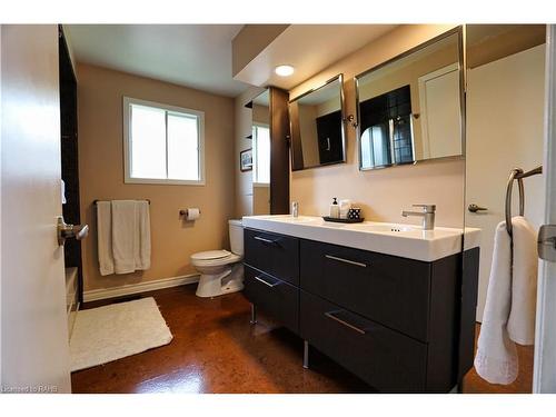 5075 Friesen Boulevard, Lincoln, ON - Indoor Photo Showing Bathroom