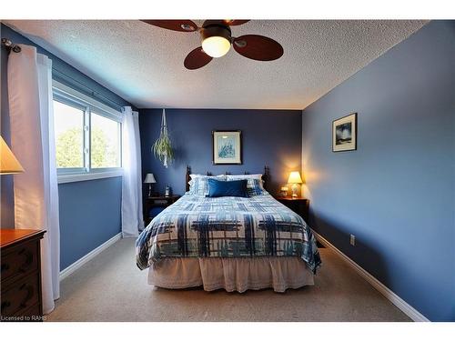 5075 Friesen Boulevard, Lincoln, ON - Indoor Photo Showing Bedroom