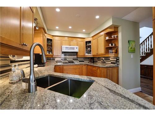 5075 Friesen Boulevard, Lincoln, ON - Indoor Photo Showing Kitchen With Double Sink