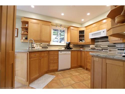 5075 Friesen Boulevard, Lincoln, ON - Indoor Photo Showing Kitchen