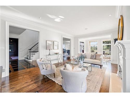 11863 Niagara River Parkway, Niagara Falls, ON - Indoor Photo Showing Living Room