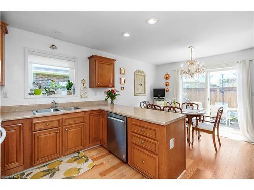 3918 Pleasantview Lane, Lincoln, ON - Indoor Photo Showing Kitchen With Double Sink