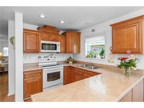 3918 Pleasantview Lane, Lincoln, ON - Indoor Photo Showing Kitchen With Double Sink