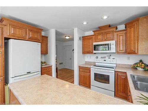 3918 Pleasantview Lane, Lincoln, ON - Indoor Photo Showing Kitchen With Double Sink