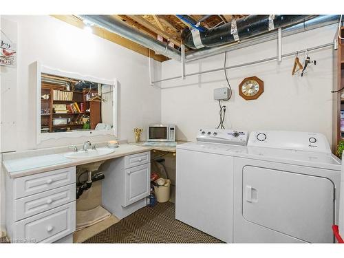 3918 Pleasantview Lane, Lincoln, ON - Indoor Photo Showing Laundry Room