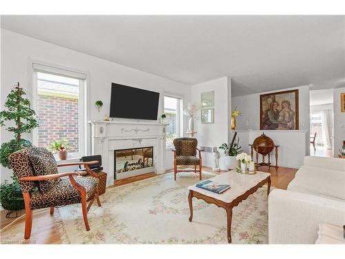 3918 Pleasantview Lane, Lincoln, ON - Indoor Photo Showing Living Room With Fireplace