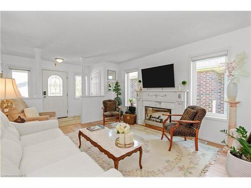 3918 Pleasantview Lane, Lincoln, ON - Indoor Photo Showing Living Room With Fireplace