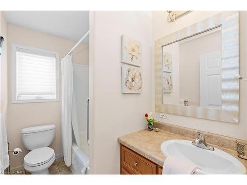 3918 Pleasantview Lane, Lincoln, ON - Indoor Photo Showing Bathroom