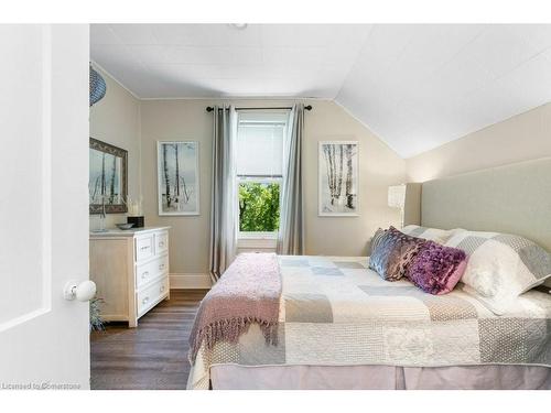 697 Sandy Bay Road, Dunnville, ON - Indoor Photo Showing Bedroom