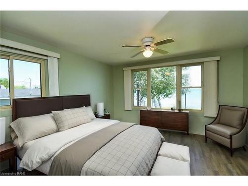 906 Lakeshore Road, Selkirk, ON - Indoor Photo Showing Bedroom