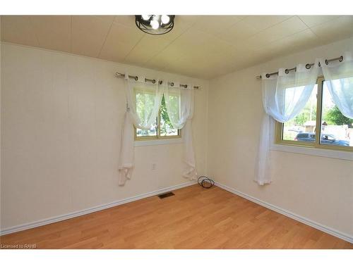 906 Lakeshore Road, Selkirk, ON - Indoor Photo Showing Other Room