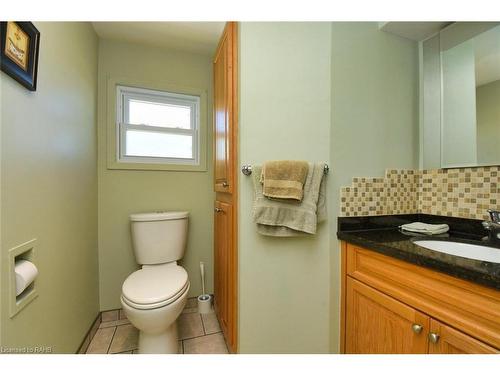 906 Lakeshore Road, Selkirk, ON - Indoor Photo Showing Bathroom