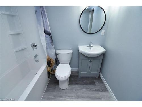 906 Lakeshore Road, Selkirk, ON - Indoor Photo Showing Bathroom