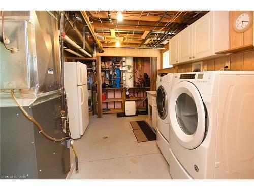 906 Lakeshore Road, Selkirk, ON - Indoor Photo Showing Laundry Room