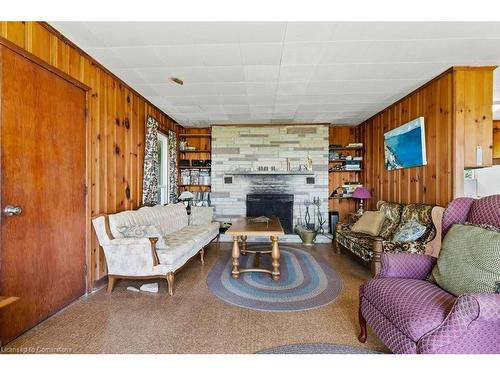 40 Erie Heights Line, Dunnville, ON - Indoor Photo Showing Living Room With Fireplace