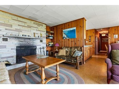 40 Erie Heights Line, Dunnville, ON - Indoor Photo Showing Living Room With Fireplace