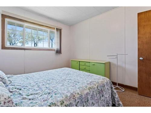 40 Erie Heights Line, Dunnville, ON - Indoor Photo Showing Bedroom