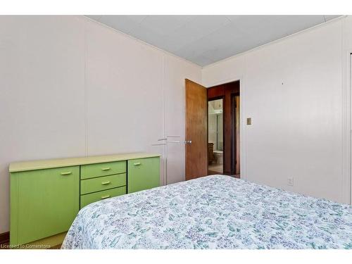 40 Erie Heights Line, Dunnville, ON - Indoor Photo Showing Bedroom