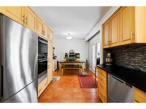 8371 Ares Court, Niagara Falls, ON - Indoor Photo Showing Kitchen With Stainless Steel Kitchen