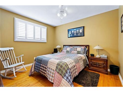 8371 Ares Court, Niagara Falls, ON - Indoor Photo Showing Bedroom