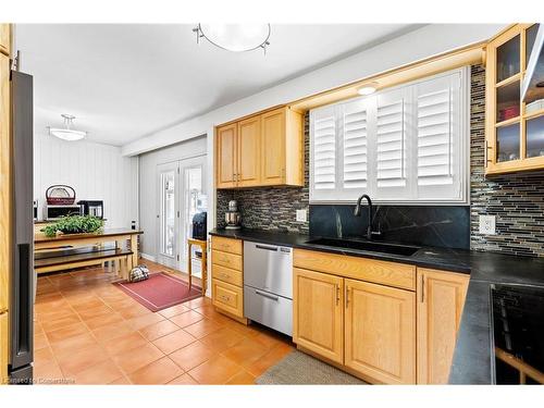 8371 Ares Court, Niagara Falls, ON - Indoor Photo Showing Kitchen