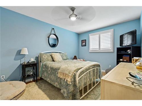 8371 Ares Court, Niagara Falls, ON - Indoor Photo Showing Bedroom