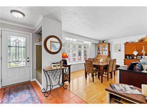 8371 Ares Court, Niagara Falls, ON - Indoor Photo Showing Dining Room