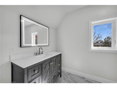 2076 Main Street N, Jarvis, ON - Indoor Photo Showing Bathroom