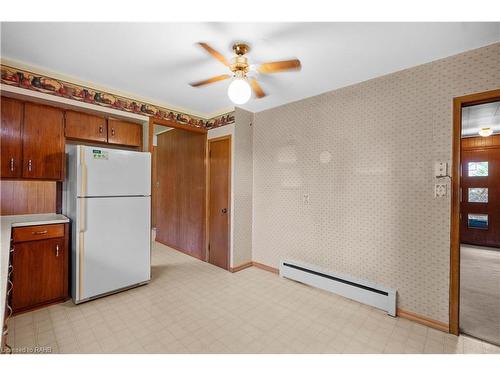 1352 Centre Road, Flamborough, ON - Indoor Photo Showing Kitchen