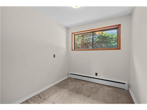 1352 Centre Road, Flamborough, ON - Indoor Photo Showing Other Room