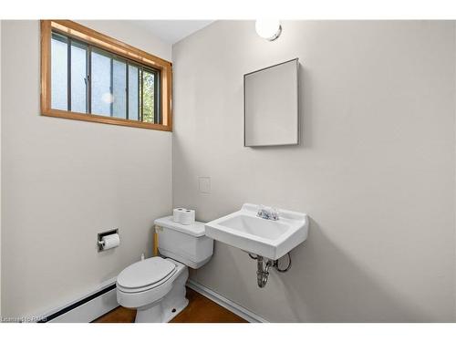 1352 Centre Road, Flamborough, ON - Indoor Photo Showing Bathroom