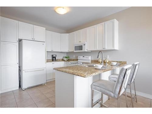 254 Galloway Trail, Welland, ON - Indoor Photo Showing Kitchen