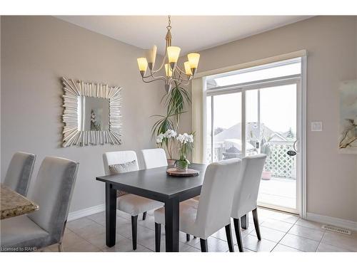 254 Galloway Trail, Welland, ON - Indoor Photo Showing Dining Room