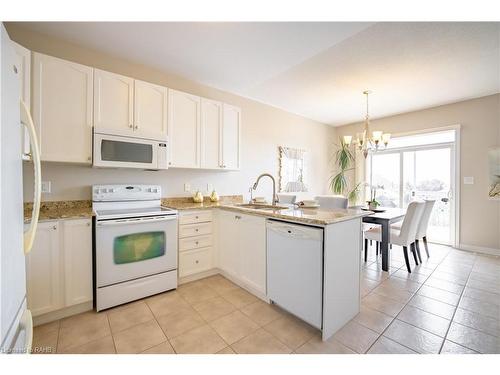 254 Galloway Trail, Welland, ON - Indoor Photo Showing Kitchen