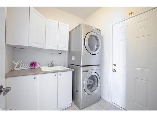 254 Galloway Trail, Welland, ON - Indoor Photo Showing Laundry Room