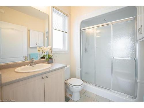 254 Galloway Trail, Welland, ON - Indoor Photo Showing Bathroom