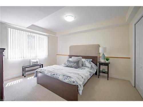 254 Galloway Trail, Welland, ON - Indoor Photo Showing Bedroom